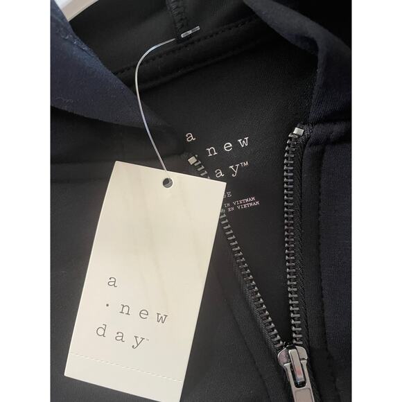 NWT Black Size Large Slightly Cropped Black Jacket with Dolman Sleeves - Picture 5 of 5